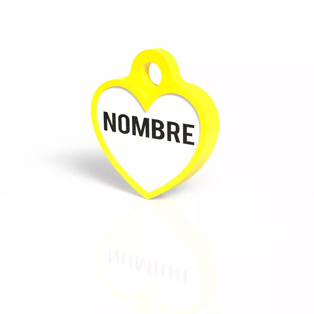 Detalle del grabado en la chapita corazón, resistente y permanente