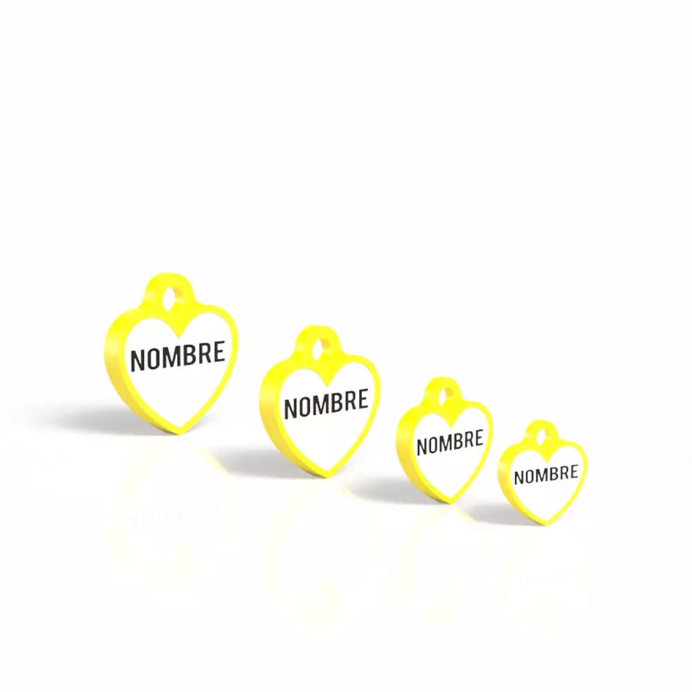 Vista 3D de la chapita para perro modelo corazón, en color amarillo, impresión 3D PLA