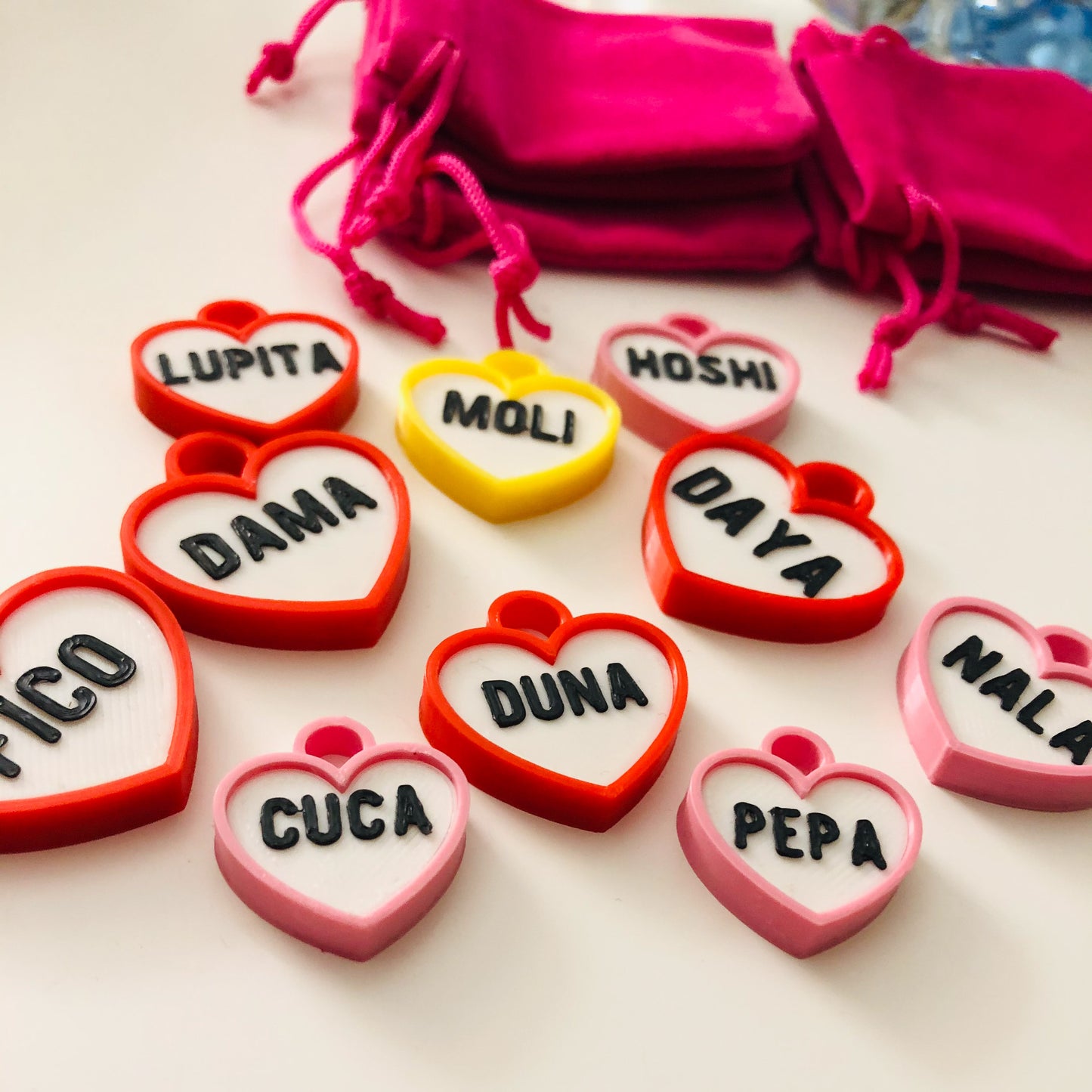 Chapita personalizada para perro – Modelo Corazón color rojo