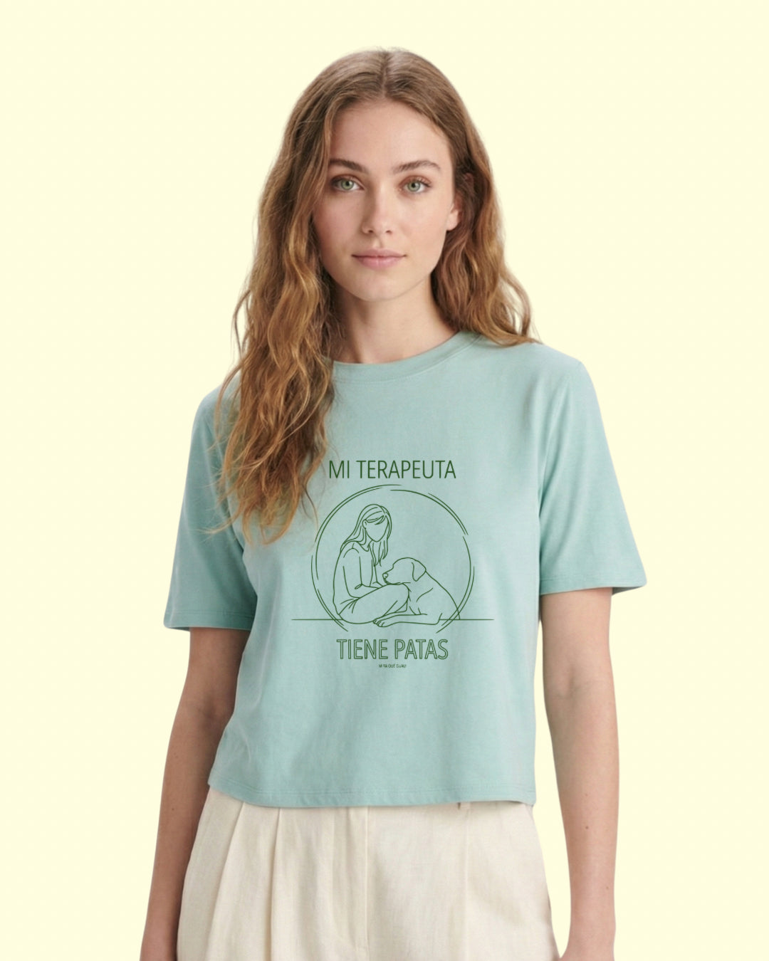 Camiseta Crop Holgada “Mi terapeuta tiene patas” Verde Agua