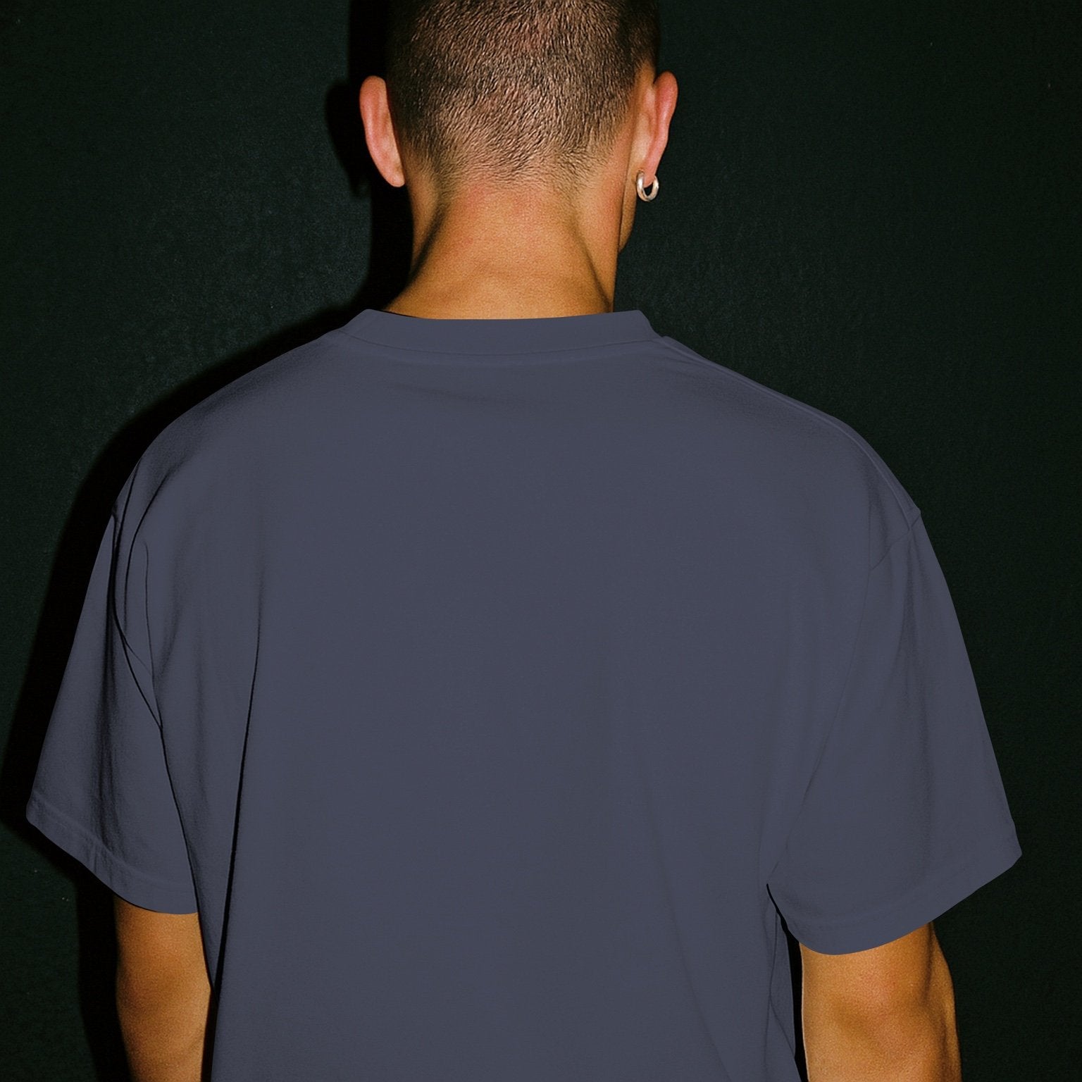Camiseta original Mira Que Guau con perro en traje y actitud graciosa