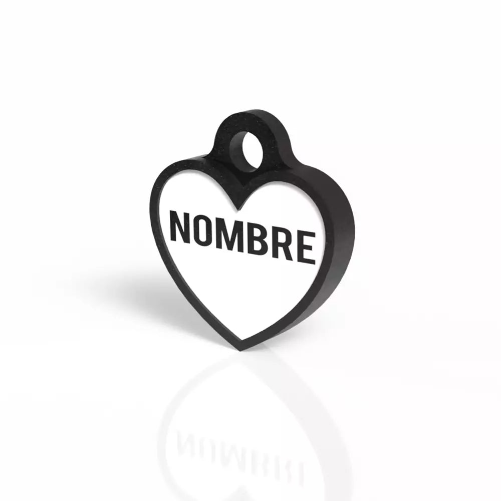 Detalle del grabado en la chapita corazón, resistente y permanente