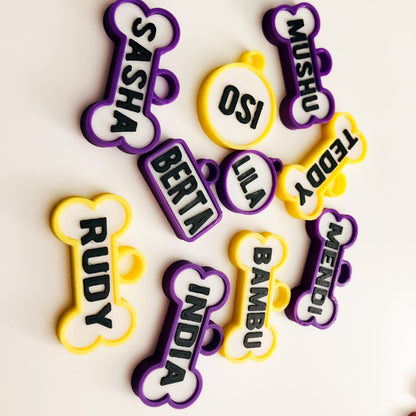 Badge Scooby jaune en forme de losange