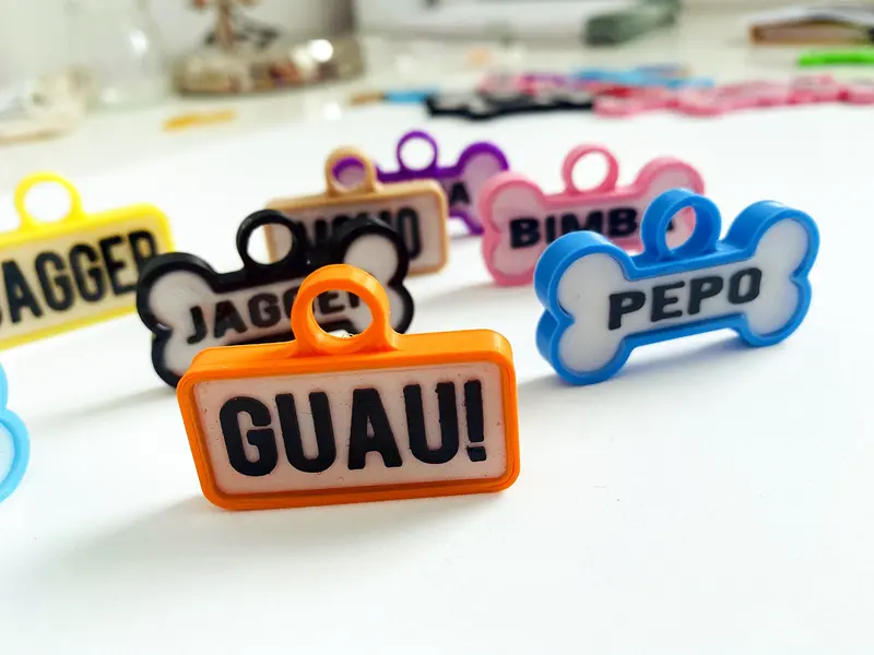 Chapitas de perro de colores: la naranja de Guau, Jagger, Bimba y Pepo