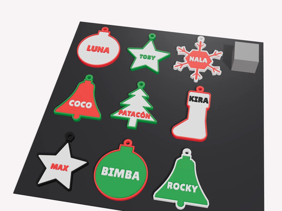 Pack de 9 adornos de Navidad impresos en 3D con nombres de perros, en la bandeja de la impresora